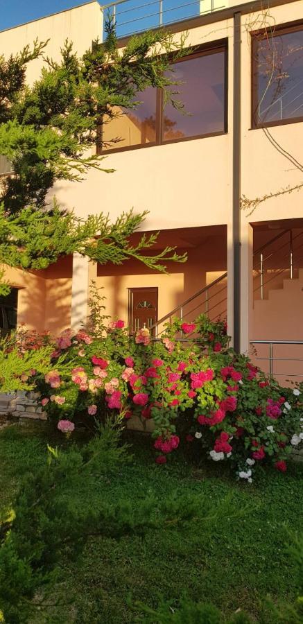 Villa Persik Utjeha Exteriér fotografie