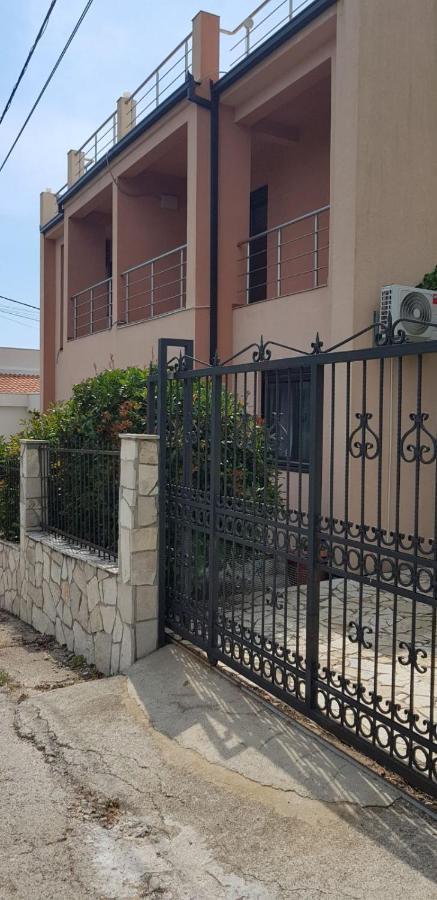 Villa Persik Utjeha Exteriér fotografie
