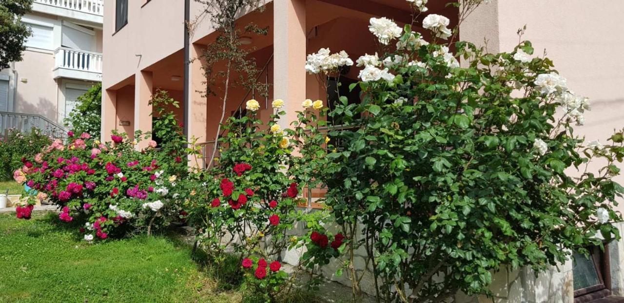 Villa Persik Utjeha Exteriér fotografie